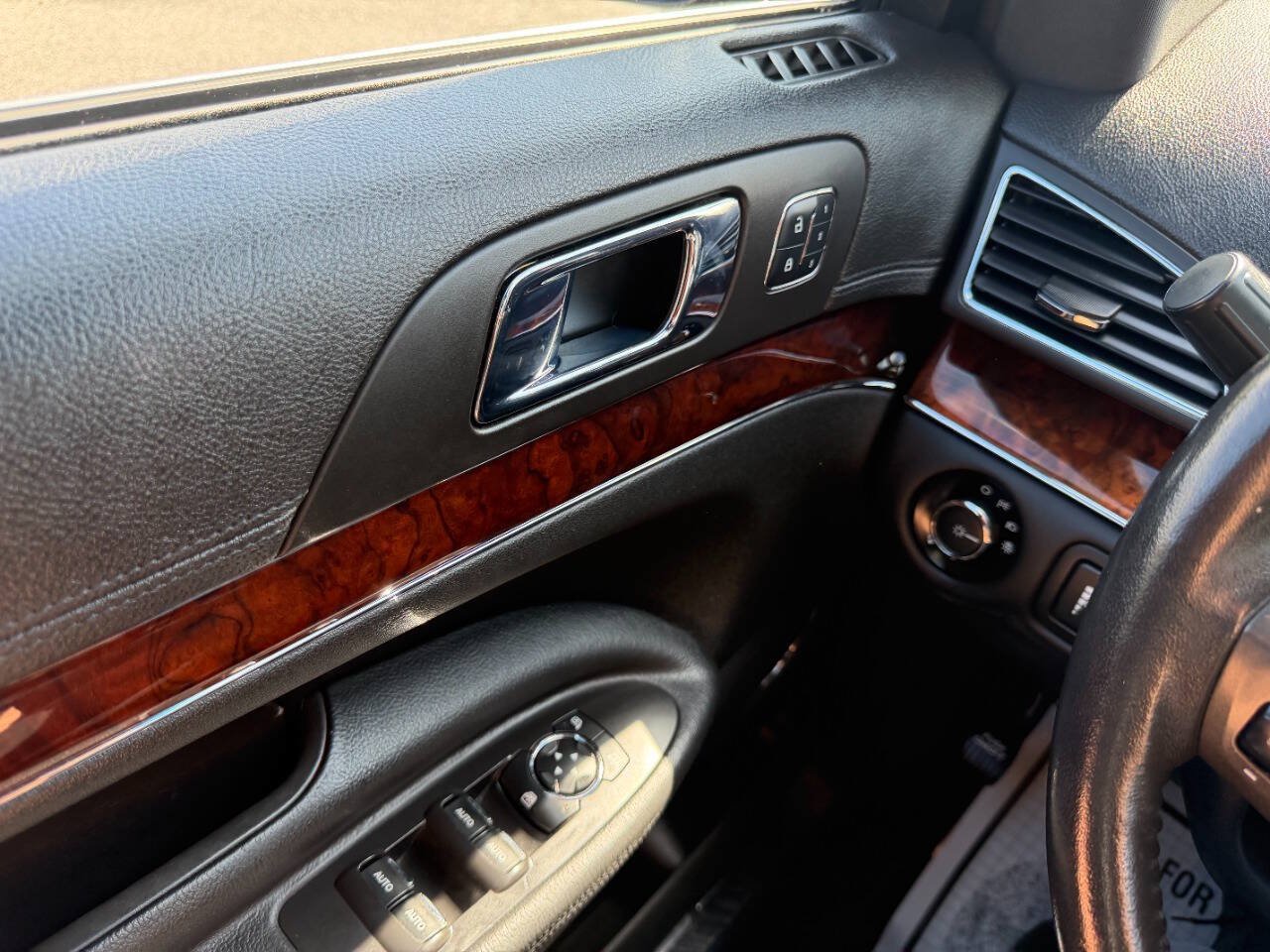 Used 2015 Lincoln MKT AWD image 46