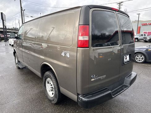 Used 2016 Chevrolet Express 2500 image 10