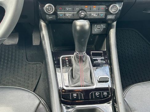 Used 2025 Jeep Compass Trailhawk image 23