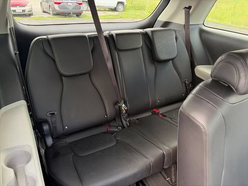 Used 2024 Kia Carnival LX FWD image 28
