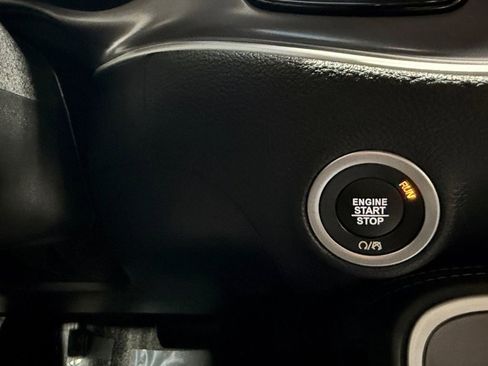 Used 2019 Dodge Challenger SXT image 33