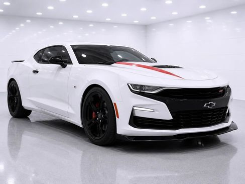 Used 2019 Chevrolet Camaro SS RWD image 7