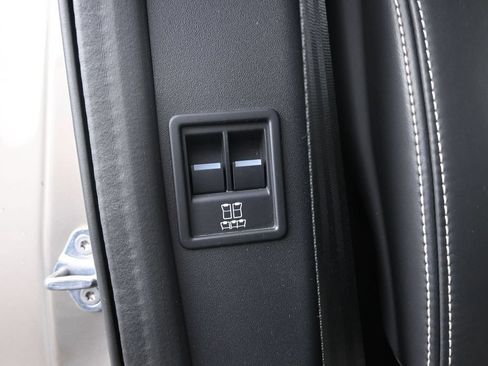Used 2021 Land Rover Discovery HSE R-Dynamic AWD/4WD image 14