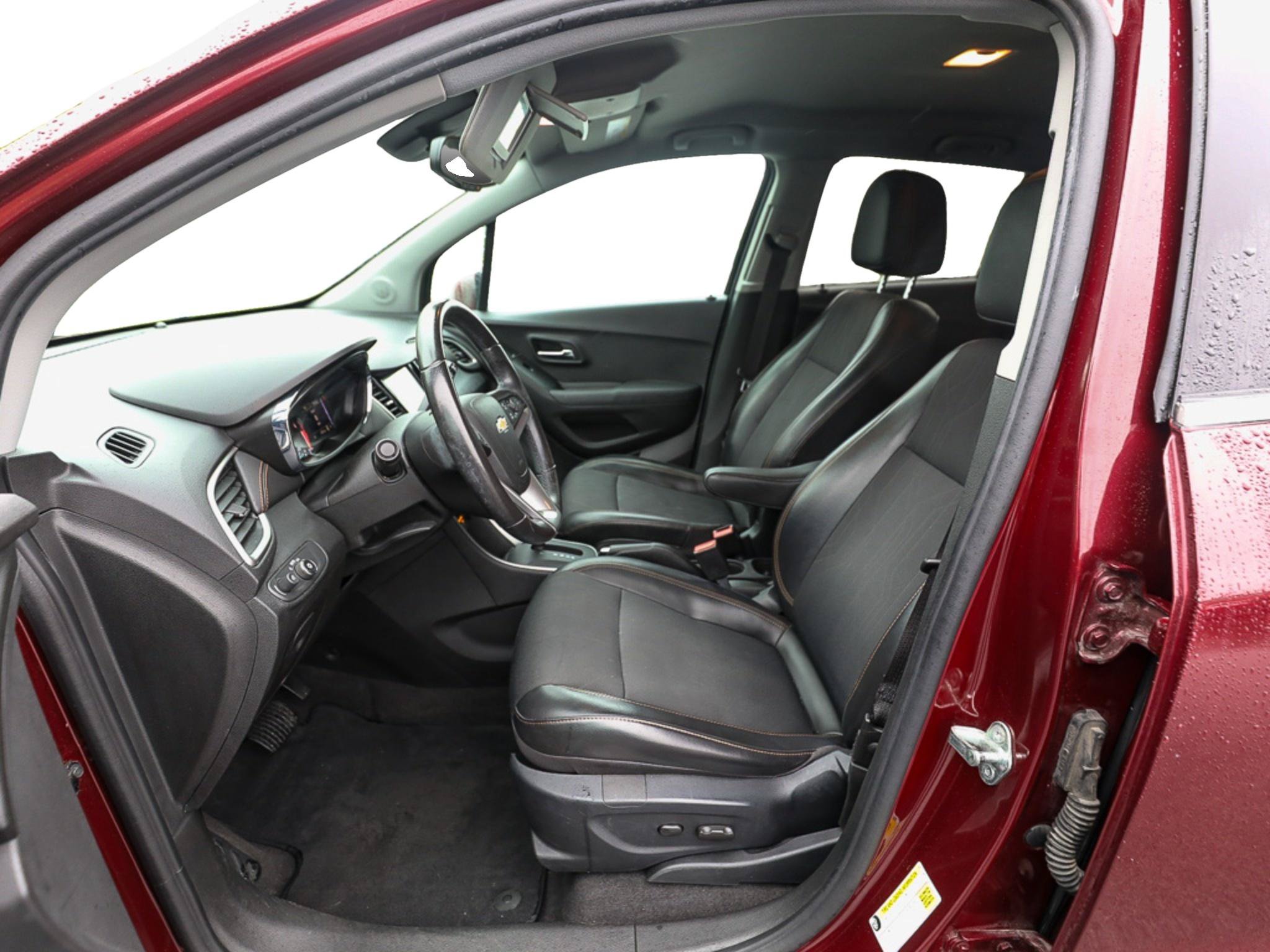 Used 2017 Chevrolet Trax LT w/ Driver Confidence Package AWD/4WD image 12