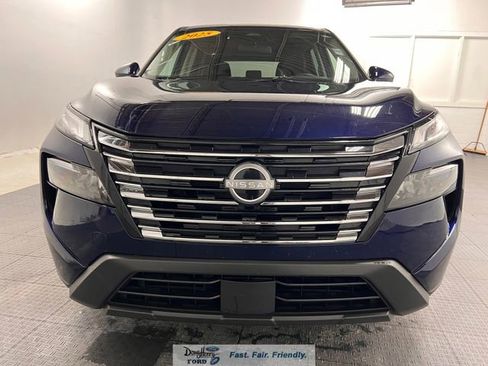Used 2025 Nissan Rogue SV AWD/4WD image 2