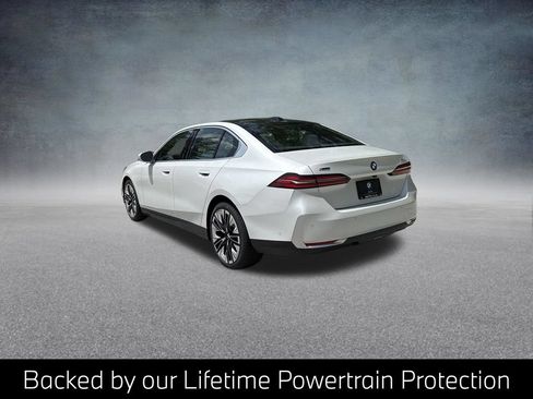 Certified 2026 BMW 530i xDrive w/ Premium Package AWD/4WD image 7