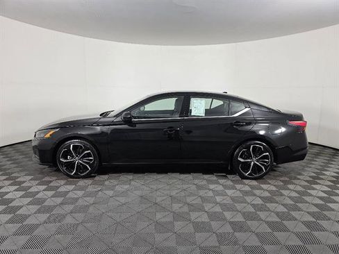 Used 2024 Nissan Altima 2.5 SR FWD image 8