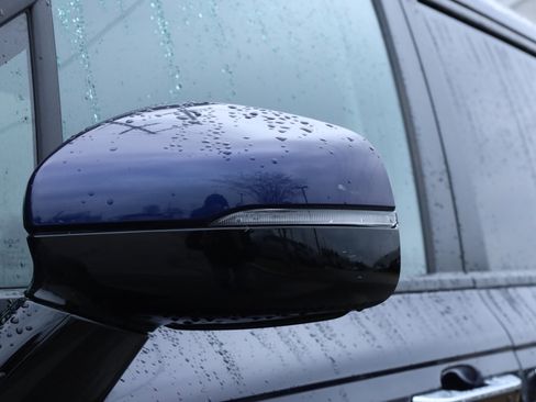 Used 2024 Kia Carnival LX image 21