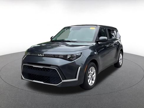 Used 2025 Kia Soul LX w/ LX Technology Package FWD image 7