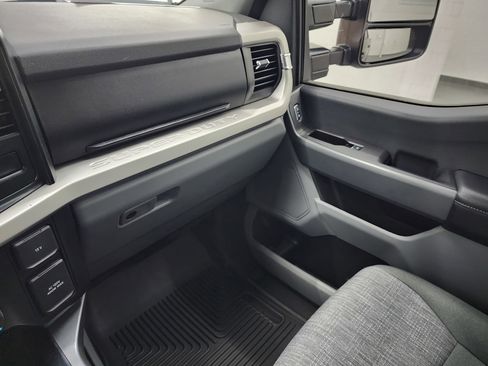 Used 2023 Ford F250 XLT w/ FX4 Off-Road Package image 11