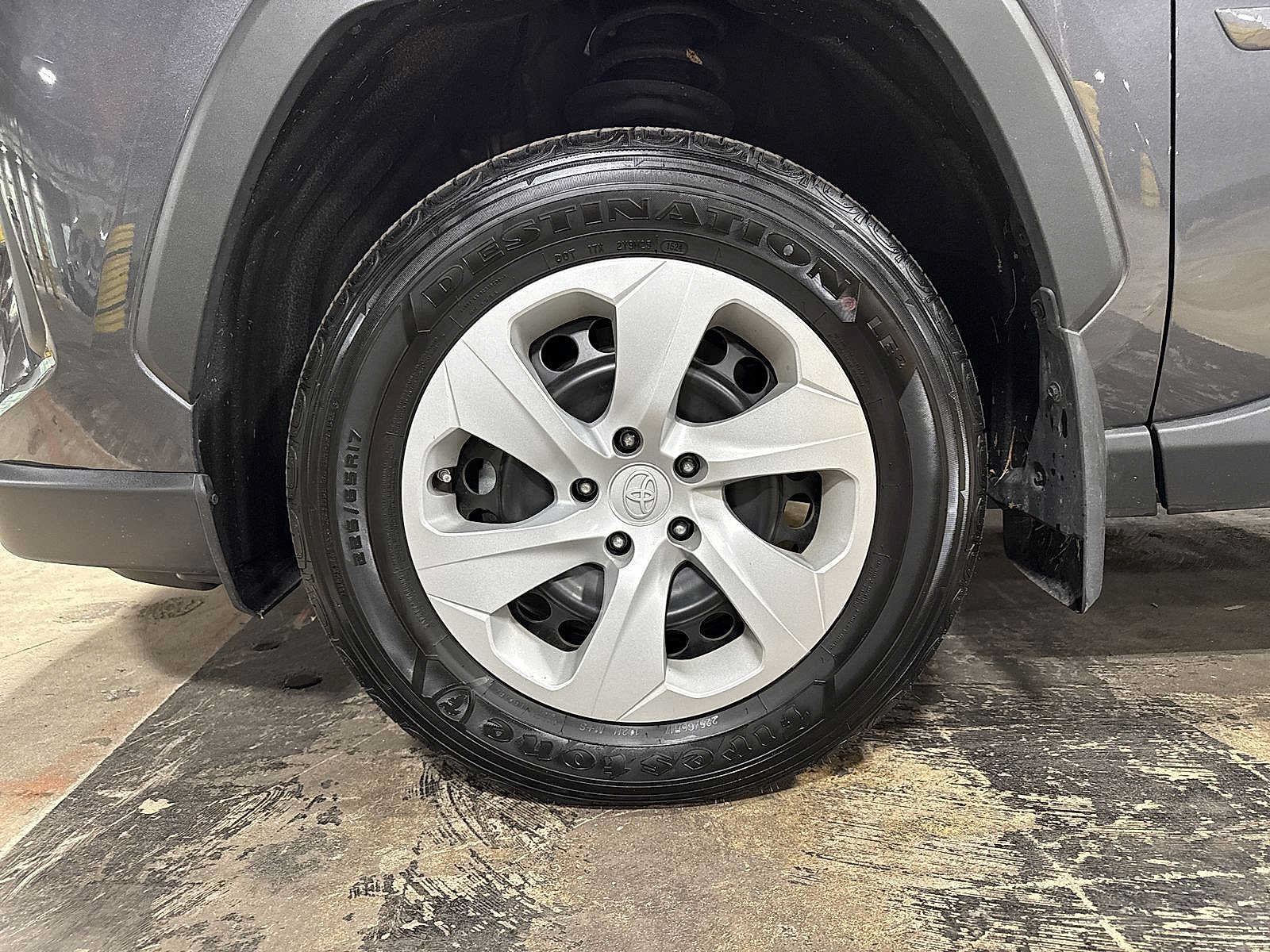 Used 2024 Toyota RAV4 LE AWD/4WD image 10