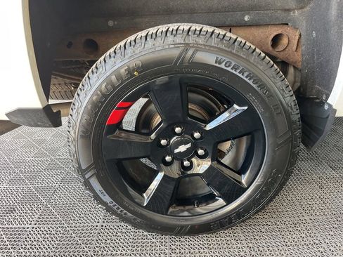 Used 2017 Chevrolet Silverado 1500 LT w/ Redline Edition AWD/4WD image 21