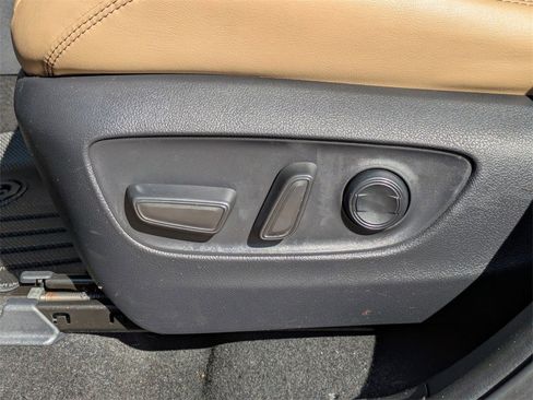 Used 2022 Toyota RAV4 XLE Premium image 22