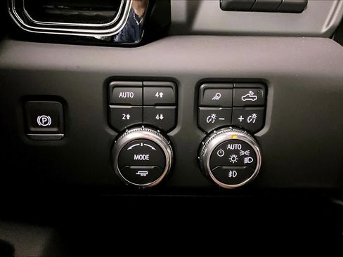 Certified 2025 GMC Sierra 2500 AT4 w/ AT4 Premium Plus Package image 55