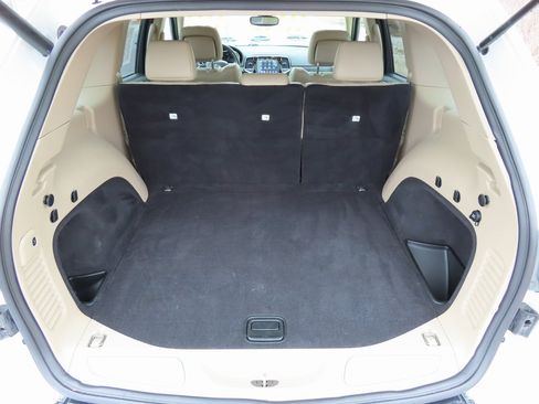 Certified 2019 Jeep Grand Cherokee Limited w/ Trailer Tow Group IV image 18