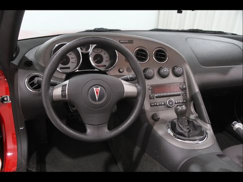 Used 2008 Pontiac Solstice Convertible w/ Preferred Package RWD image 7