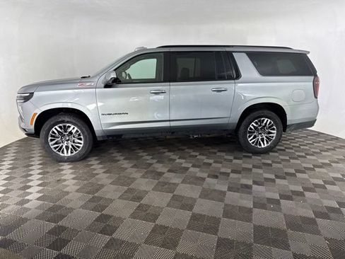Used 2025 Chevrolet Suburban Z71 AWD/4WD image 10