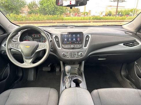 Used 2025 Chevrolet Malibu LT FWD image 12