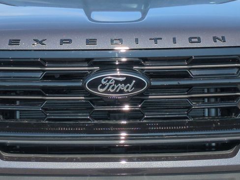 Used 2026 Ford Expedition Max Platinum w/ Stealth Appearance Package AWD/4WD image 47