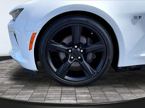 Used 2018 Chevrolet Camaro SS RWD image 9