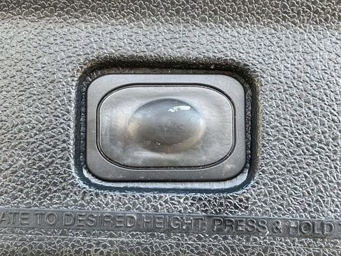 Used 2019 Ford Explorer XLT w/ Equipment Group 202A FWD image 9