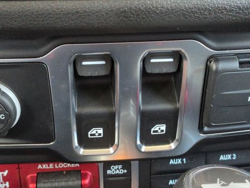 Certified 2025 Jeep Wrangler Sport AWD/4WD image 20