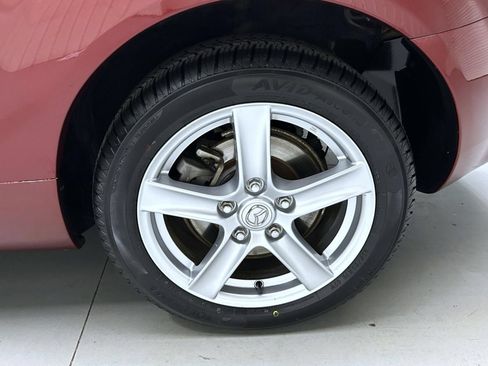 Used 2006 MAZDA MX-5 Miata RWD image 17