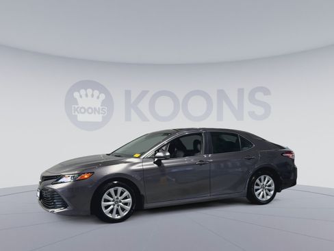 Used 2020 Toyota Camry LE FWD image 8