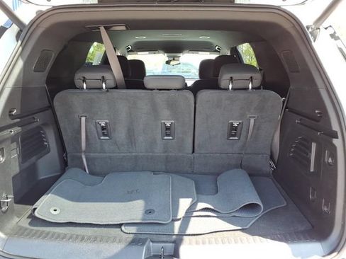 Used 2025 Chevrolet Traverse LT AWD/4WD image 26