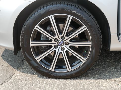 Used 2015 Volvo XC60 T6 w/ Proximity Package AWD/4WD image 15