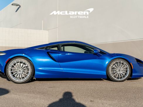 New 2026 McLaren Artura image 8