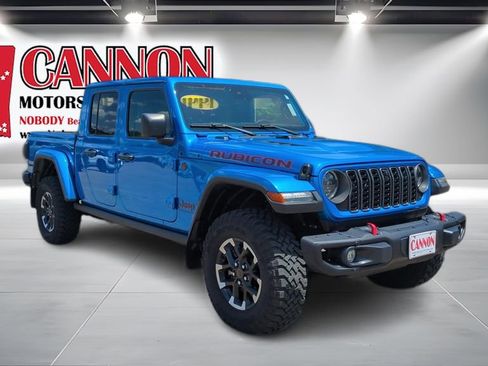 Used 2024 Jeep Gladiator Rubicon AWD/4WD image 3