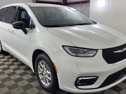 New 2026 Chrysler Pacifica Select