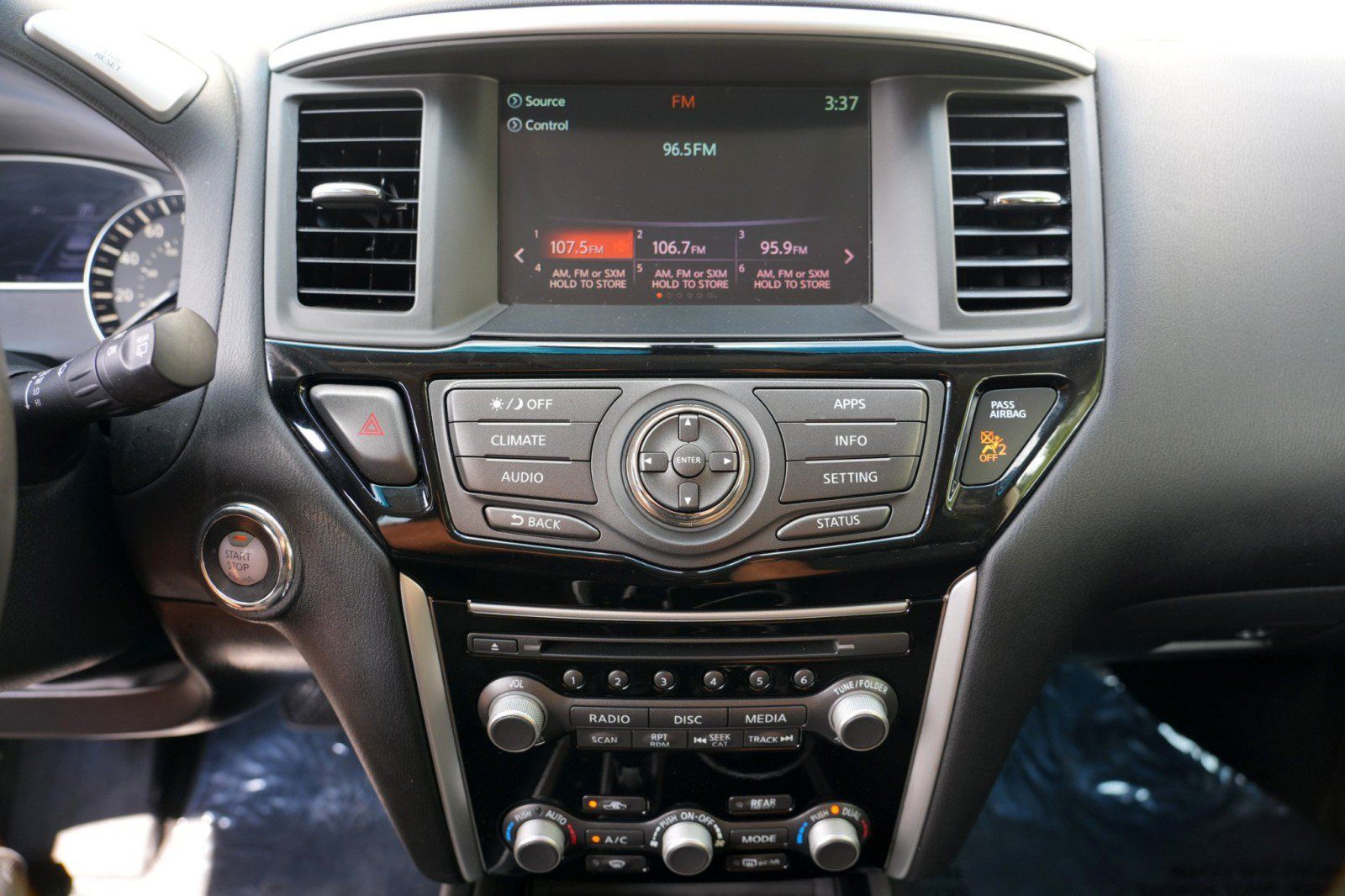 Used 2017 Nissan Pathfinder SV FWD image 22