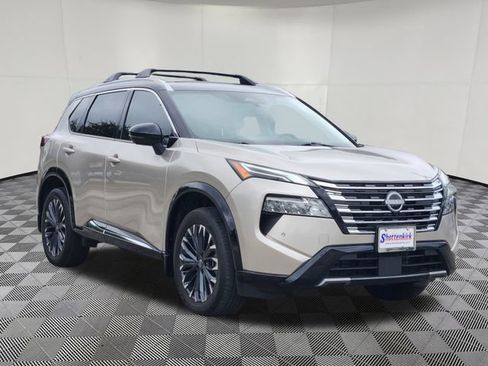 Used 2025 Nissan Rogue Platinum FWD image 3