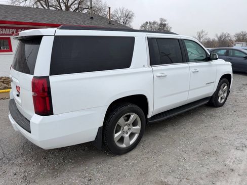 Used 2016 Chevrolet Suburban LT image 3