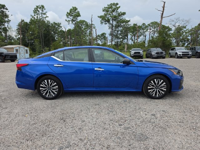 Used 2025 Nissan Altima 2.5 SV FWD image 3