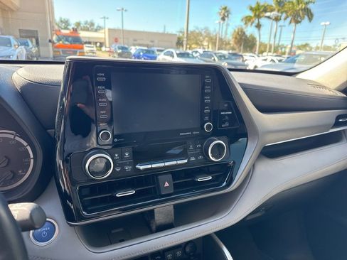 Used 2021 Toyota Highlander LE image 16