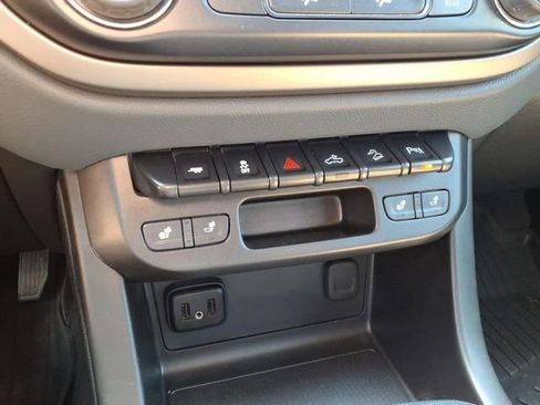 Used 2022 Chevrolet Colorado Z71 AWD/4WD image 28