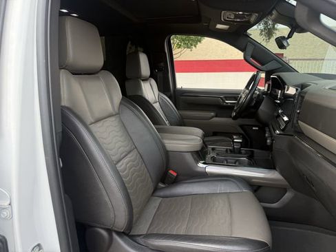 Used 2023 Chevrolet Silverado 1500 ZR2 w/ Technology Package AWD/4WD image 32
