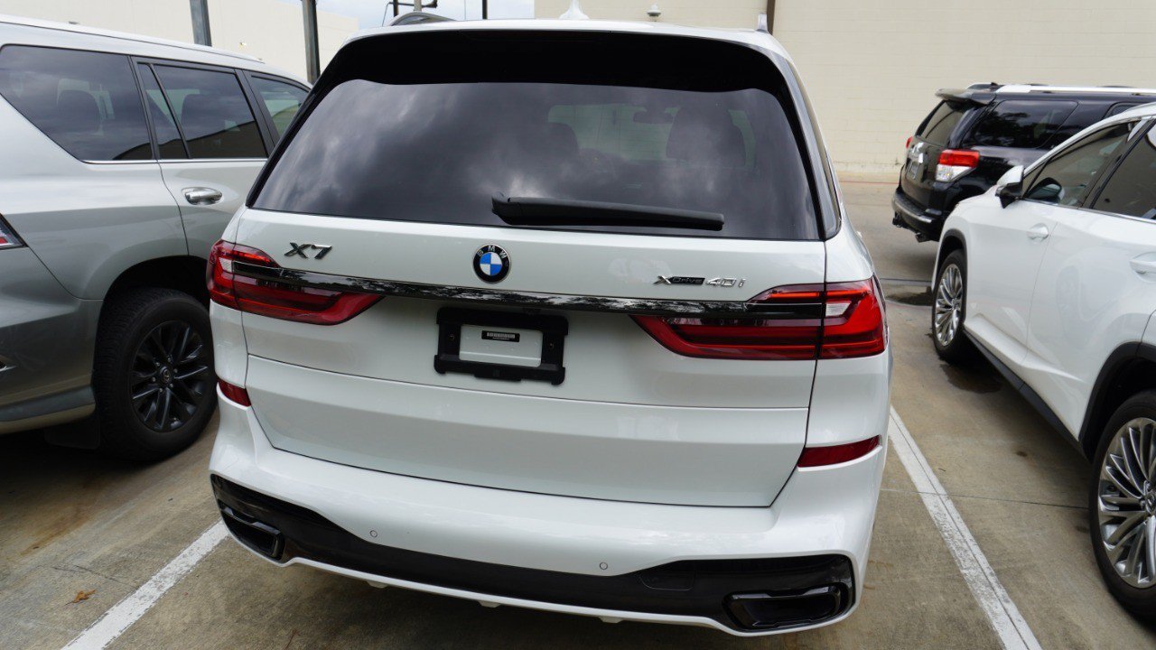 Used 2022 BMW X7 xDrive40i w/ M Sport Package AWD/4WD image 7