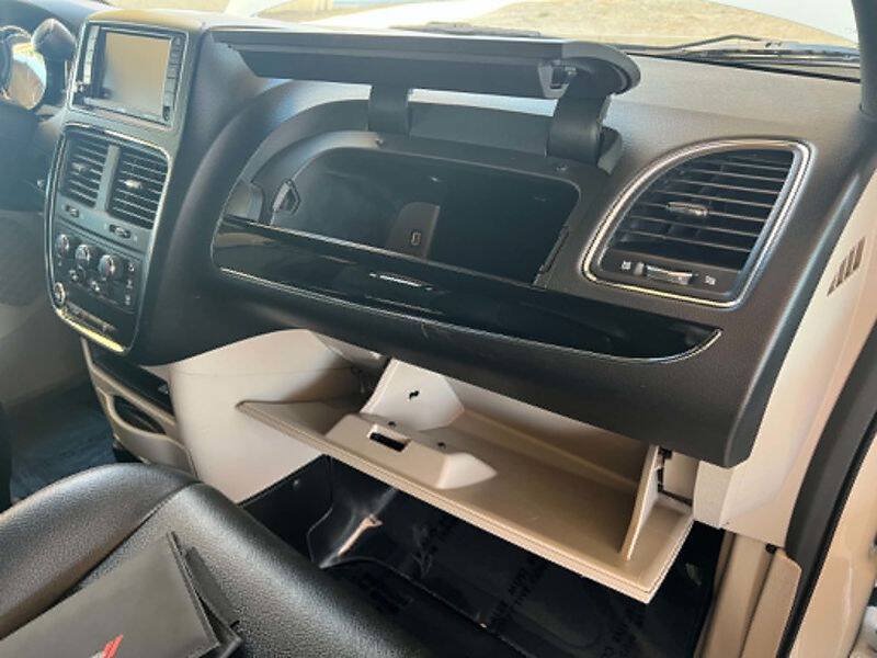 Used 2018 Dodge Grand Caravan SXT FWD image 27
