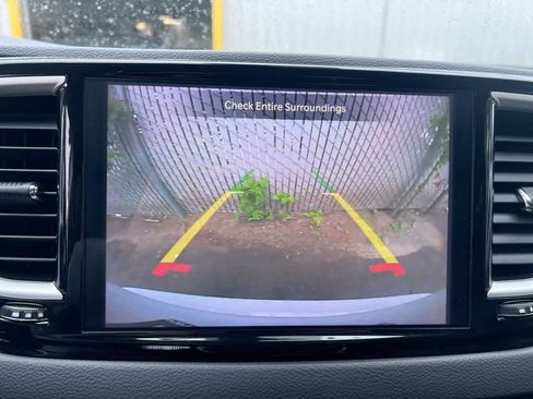 Used 2023 Chrysler Pacifica Touring-L FWD image 17
