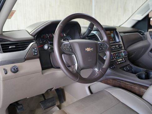 Used 2015 Chevrolet Suburban LT w/ Luxury Package RWD image 11