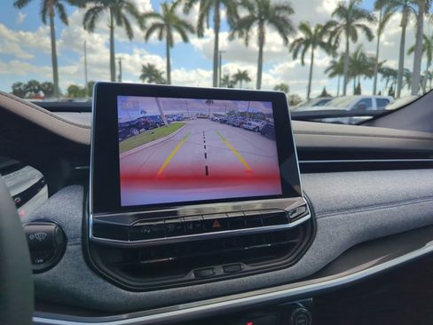 Used 2023 Jeep Compass Latitude image 13