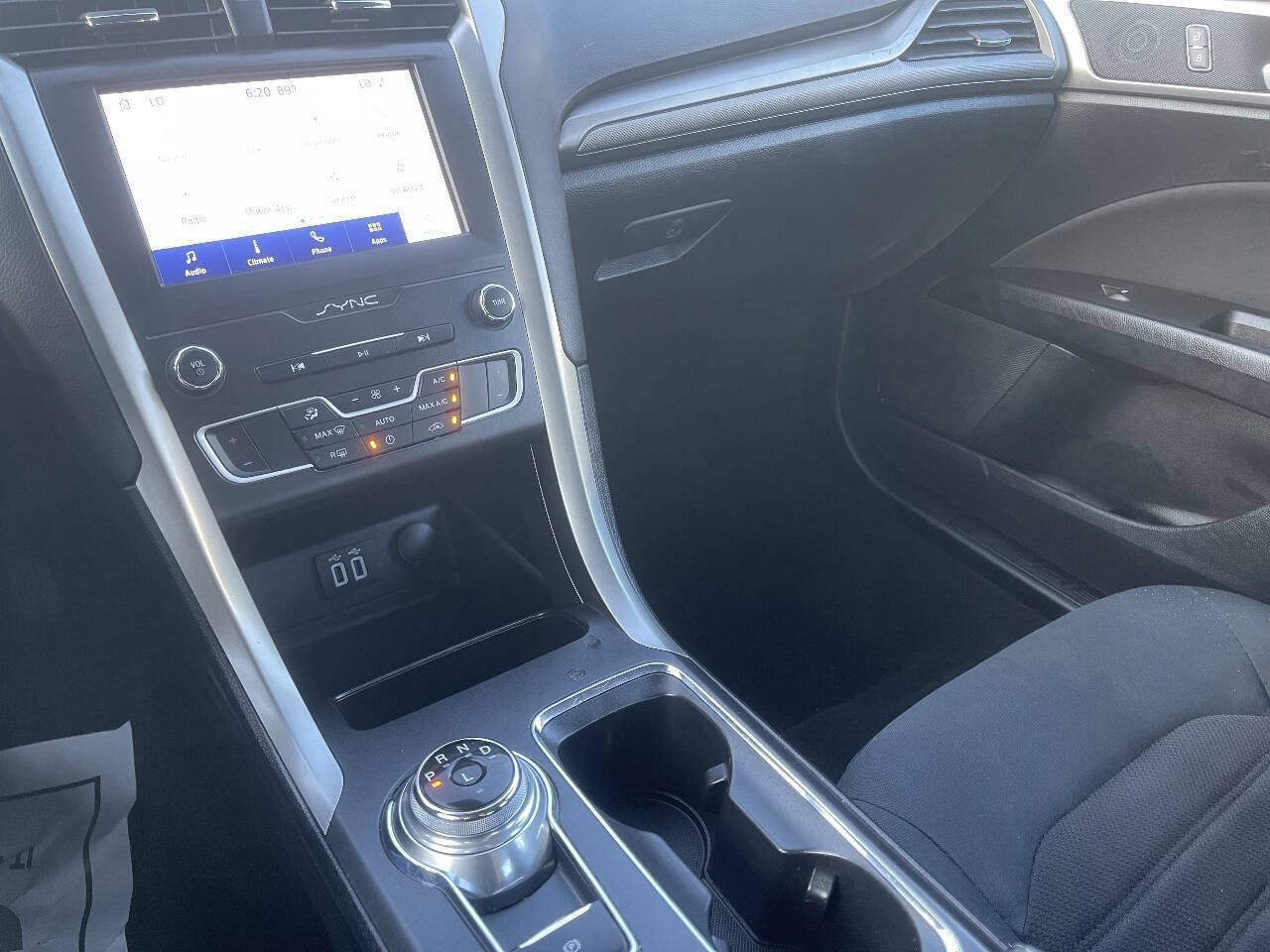 Used 2020 Ford Fusion SE FWD image 19