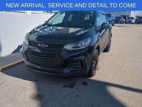 Used 2018 Chevrolet Trax LT w/ Sun & Sound Package FWD image 11