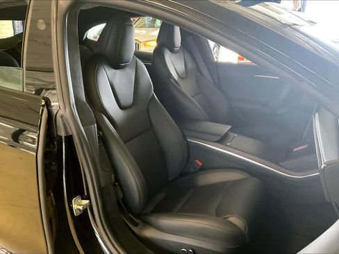 Used 2024 Tesla Model S image 8