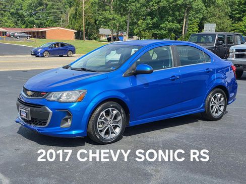 Used 2017 Chevrolet Sonic LT w/ Convenience Package FWD image 1