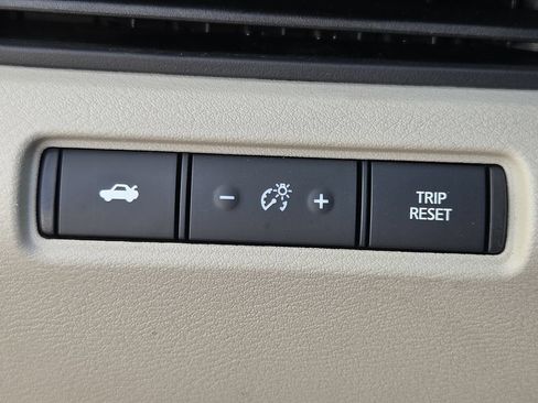 Used 2025 Nissan Altima 2.5 SV FWD image 24